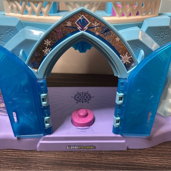 Fisher Price Little People Disney Frozen Elsa’s Ice Palace with Elsa figure ❄️ - Picture 4 of 15